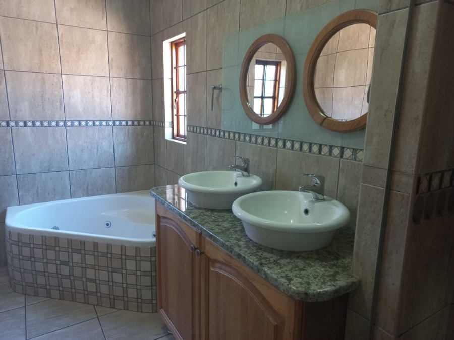 5 Bedroom Property for Sale in Cashan North West
